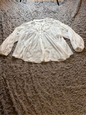 White sheer Allison floral embroidered mesh yoke flowy chiffon blouse sz S
